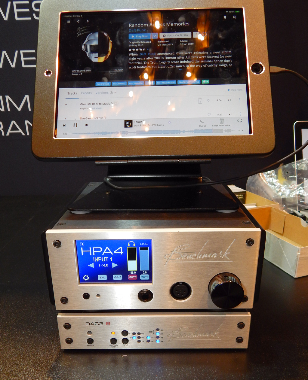 Benchmark HPA4 Headphone/Line Amplifier, Benchmark DAC3 B Reference Quality DAC